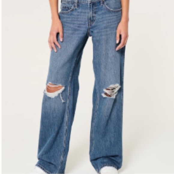 NWT HOLLISTER LOW-RISE RIPPED MEDIUM WASH BAGGY JEANS
SIZE US WOMENS 000-S(W23s) - Picture 2 of 8